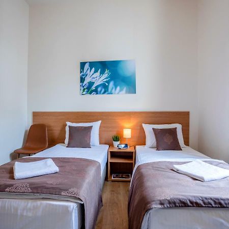 Booking En Suite Belgrado Esterno foto