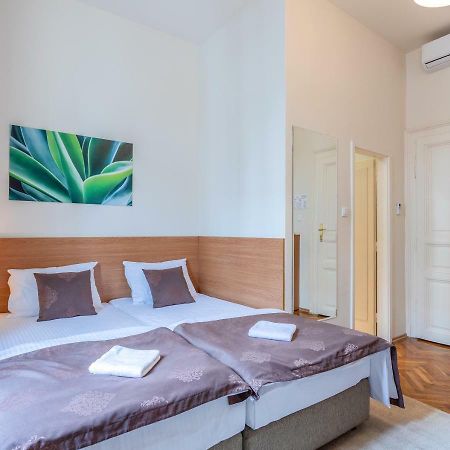 Booking En Suite Belgrado Esterno foto