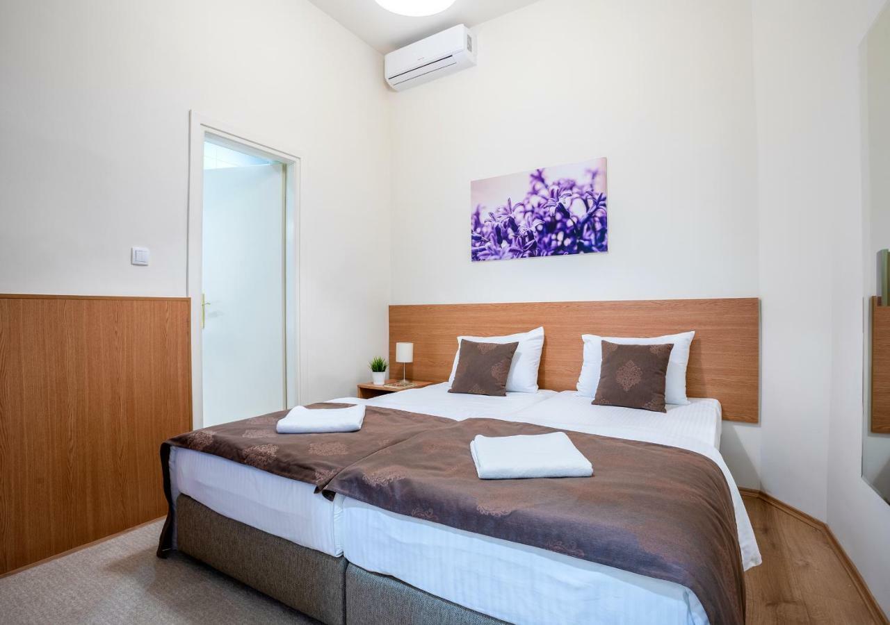 Booking En Suite Belgrado Esterno foto