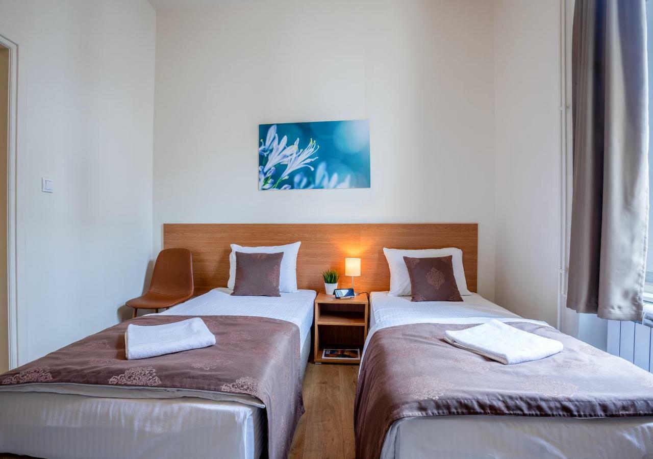 Booking En Suite Belgrado Esterno foto