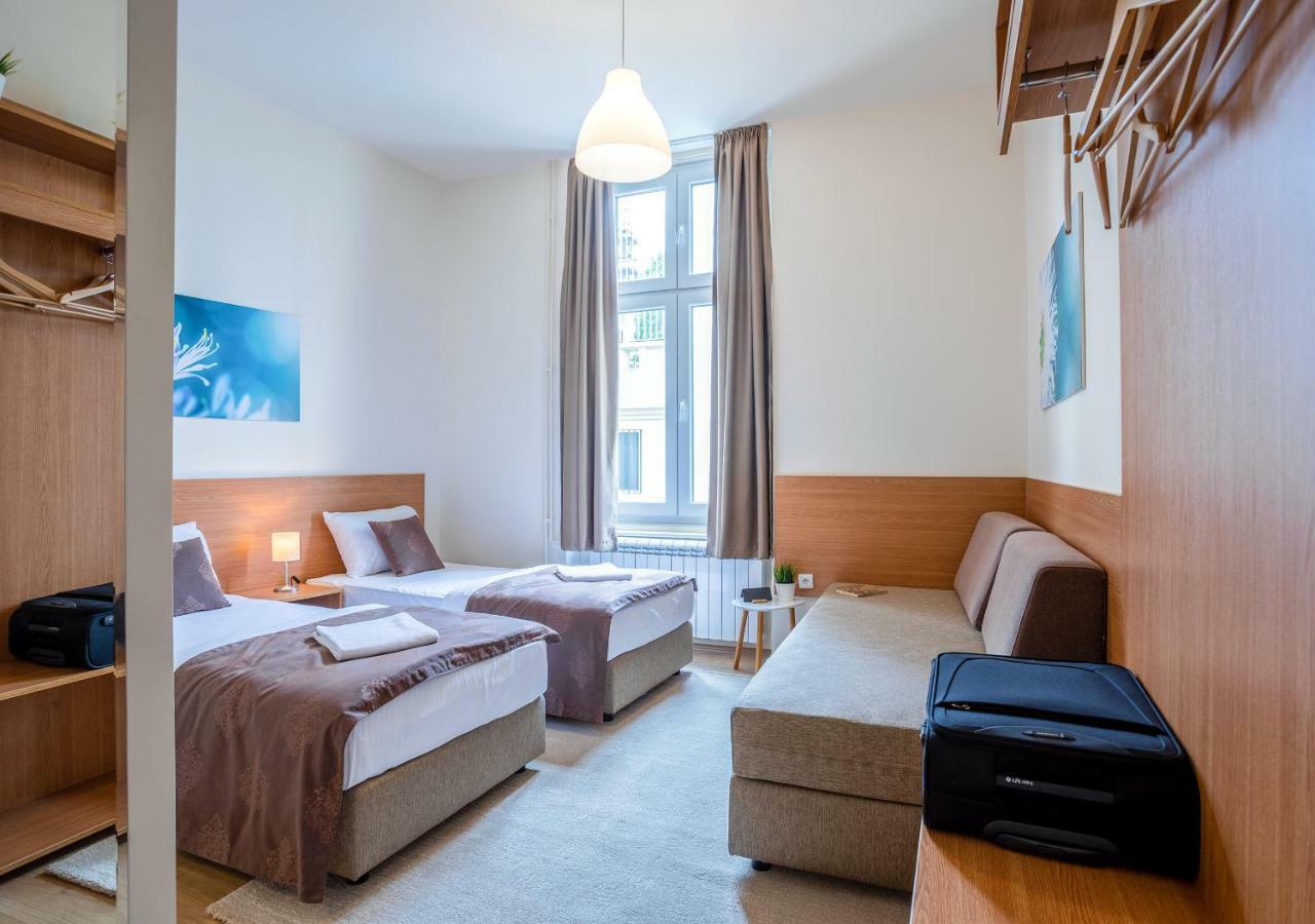 Booking En Suite Belgrado Esterno foto
