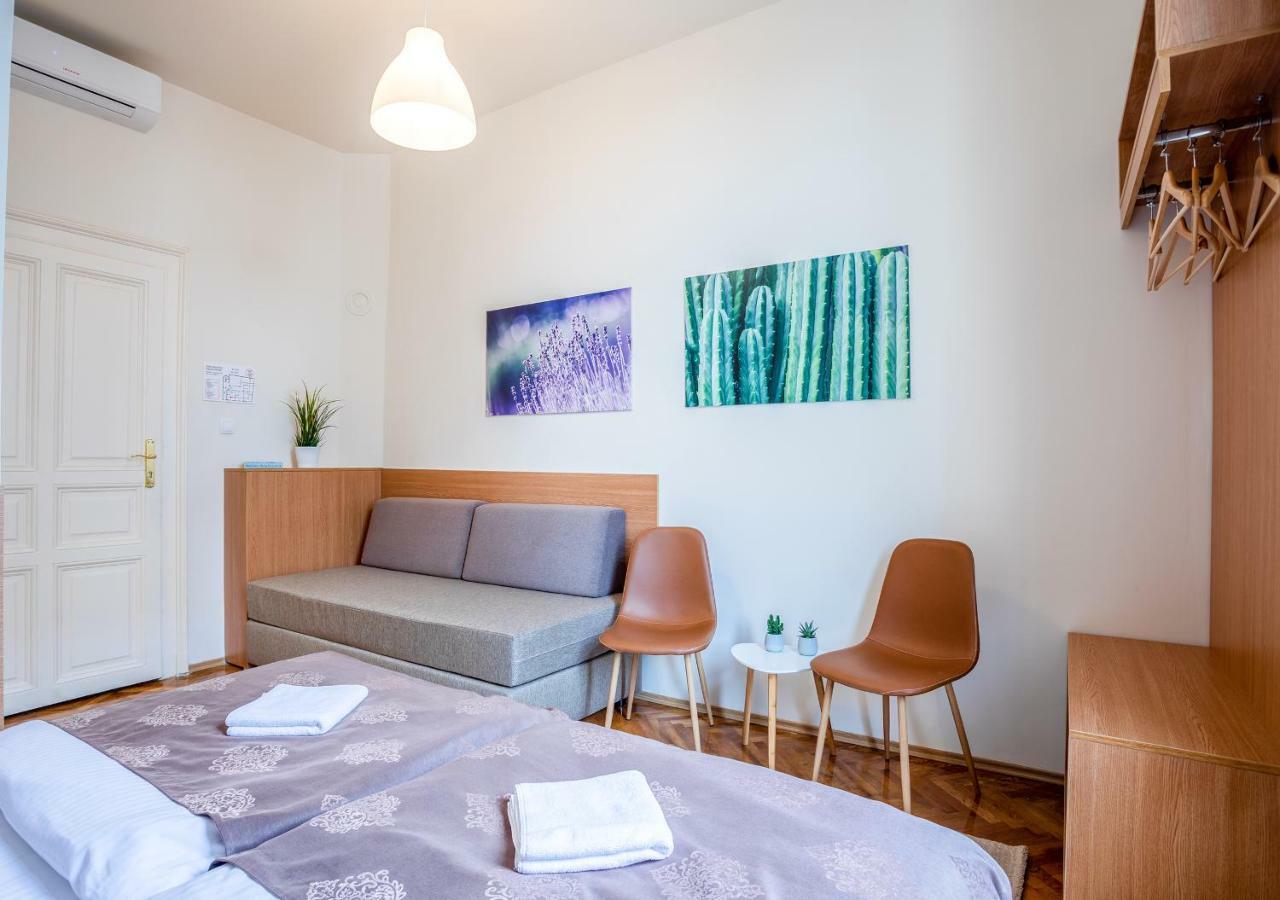 Booking En Suite Belgrado Esterno foto