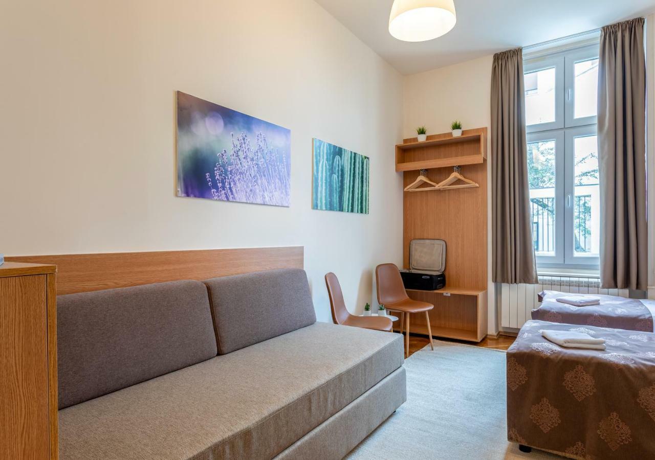 Booking En Suite Belgrado Esterno foto